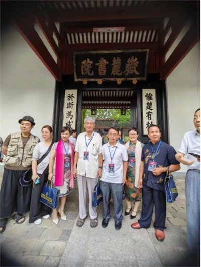 喜迎国庆特别报道 易医会通守正创新：罗杰锋与传统文化的时代传承