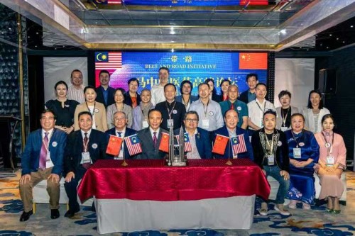 罗先涛：深耕中医四十载 仁心仁术誉中外