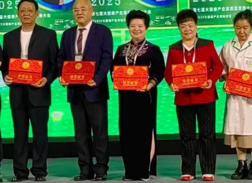 岐黄丹心映两会 匠筑国药谱华章---何明华的中医药传承与担当